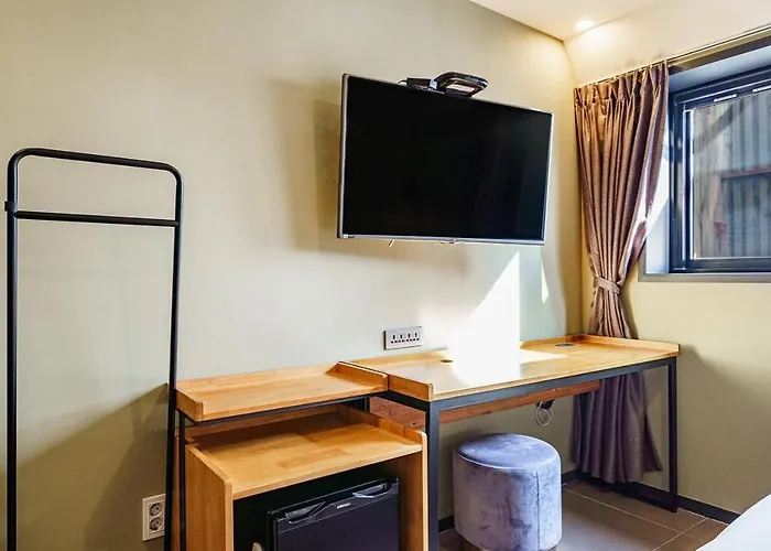 Brown Dot Daeyeon Hotel