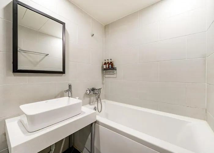Brown Dot Daeyeon Hotel 2*