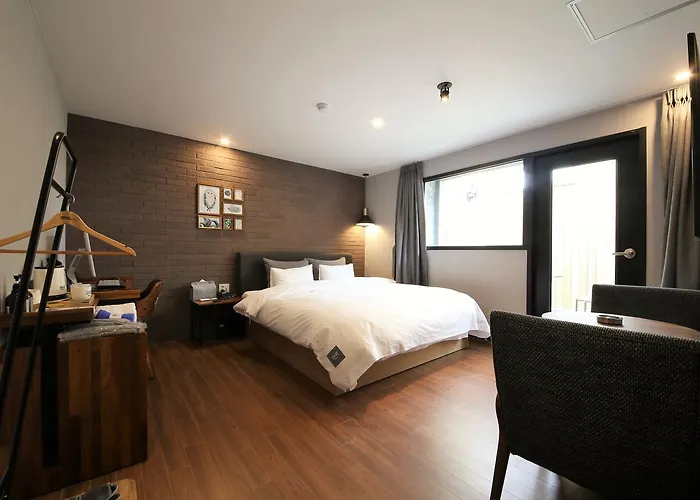 Brown Dot Daeyeon Hotel